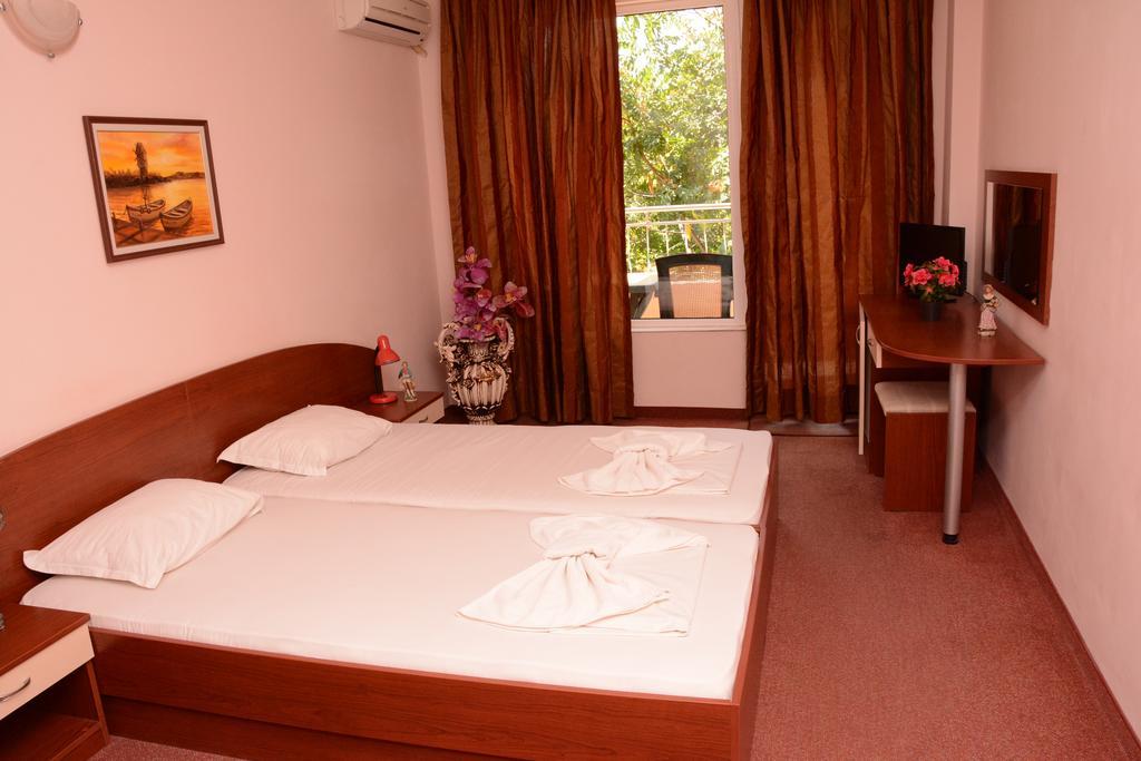 Guesthouse Kirov Ravda Ngoại thất bức ảnh