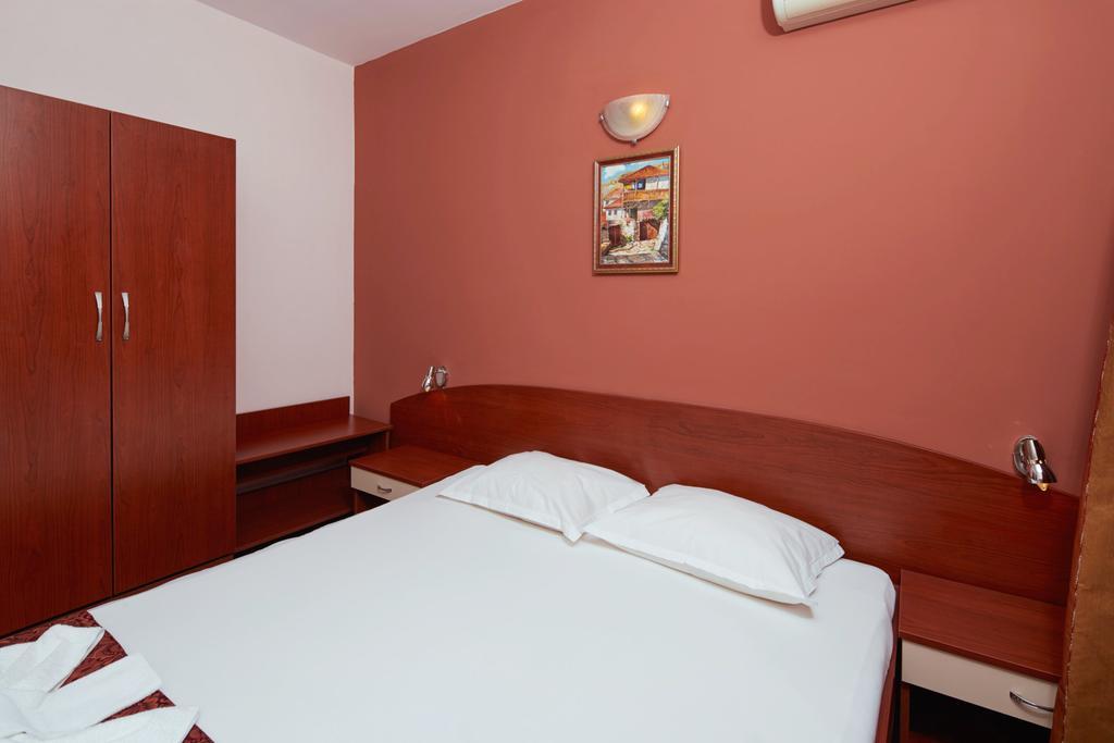 Guesthouse Kirov Ravda Ngoại thất bức ảnh