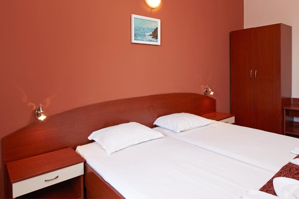 Guesthouse Kirov Ravda Ngoại thất bức ảnh